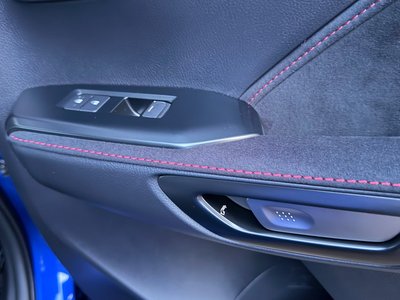2025 Lexus LBX — миниатюра 11