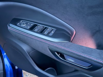 2025 Lexus LBX — миниатюра 18