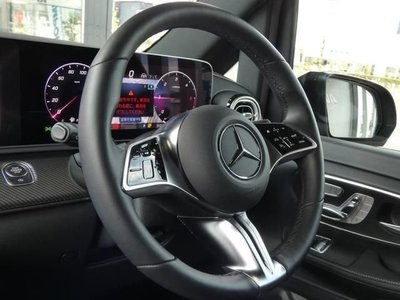 صورة 4 لـ 2024 Mercedes-BENZ V-CLASS