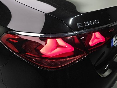 MERCEDES-BENZ E-CLASS - 10