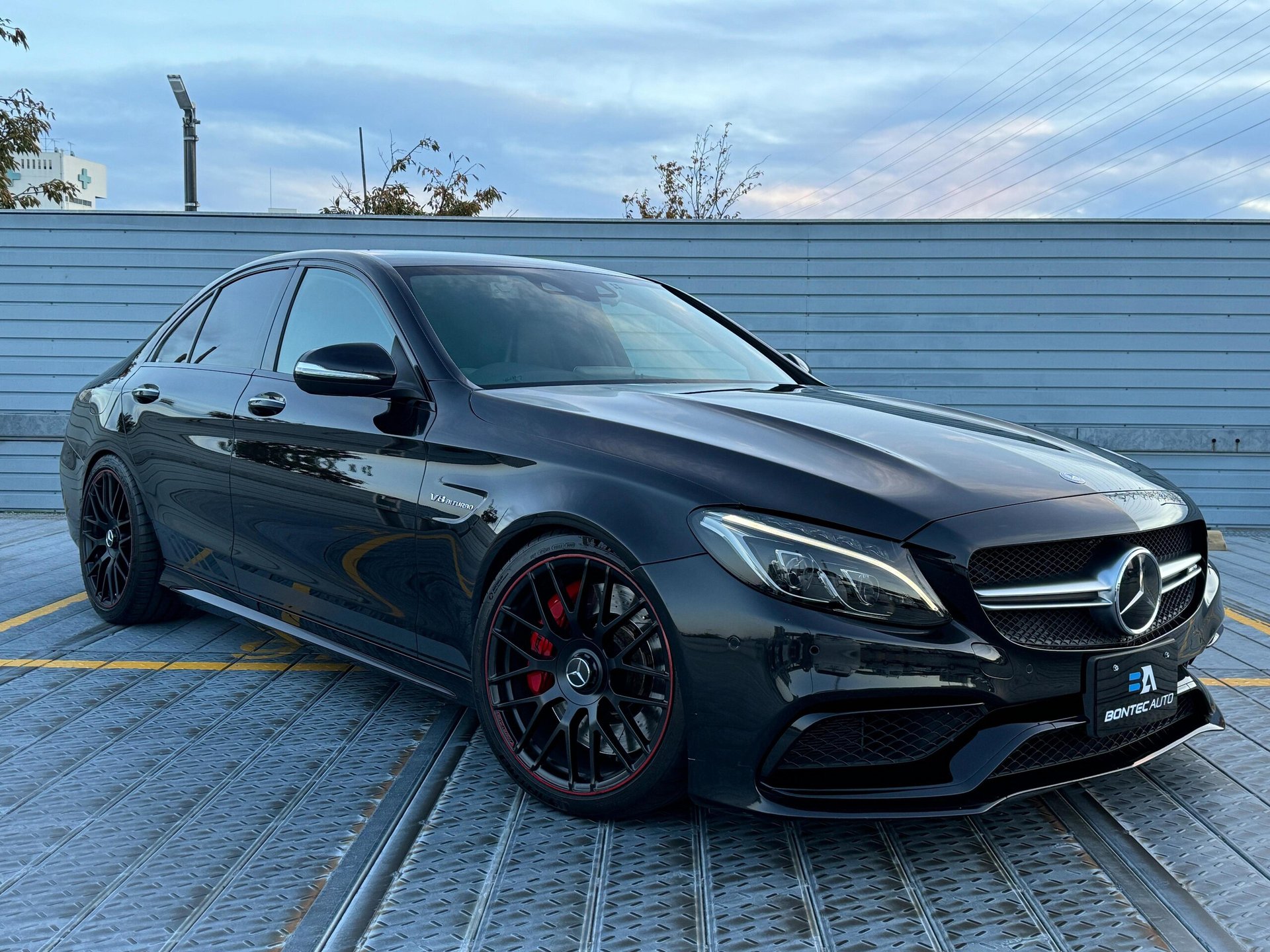 MERCEDES-BENZ C-CLASS AMG - View 1