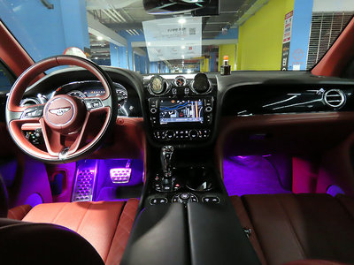 BENTLEY BENTAYGA - 6