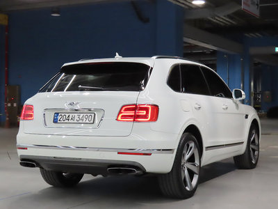 BENTLEY BENTAYGA - 3
