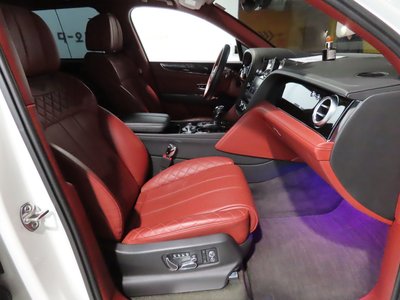 BENTLEY BENTAYGA - 8