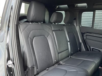 LAND ROVER DEFENDER - 10