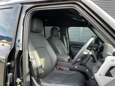 LAND ROVER DEFENDER - 8
