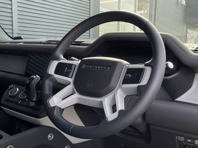 LAND ROVER DEFENDER - 7