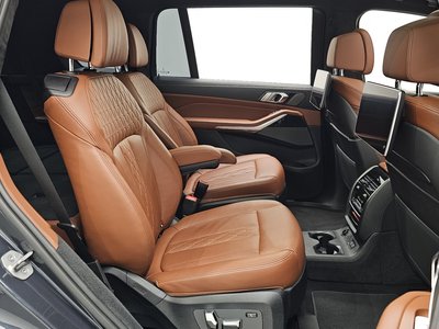 2022 BMW X7 thumbnail 15