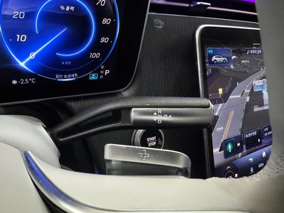 MERCEDES-BENZ EQS - 9