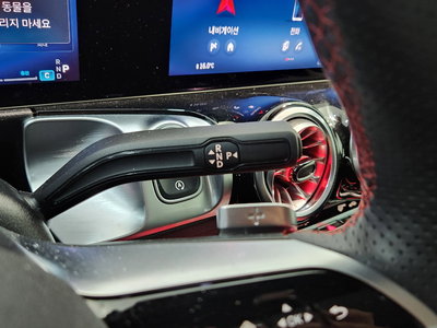 MERCEDES-BENZ GLB - 9