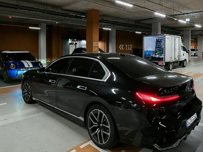 BMW 7 SERIES - 4
