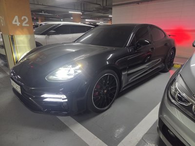 PORSCHE PANAMERA - 5