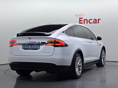 TESLA MODEL X - 3