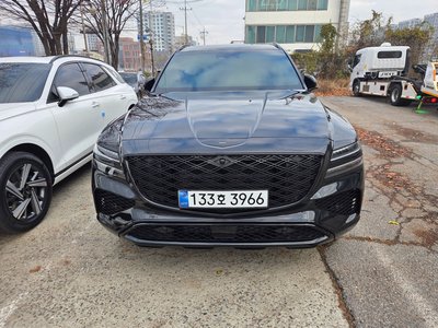 صورة 1 لـ 2025 Genesis GV80