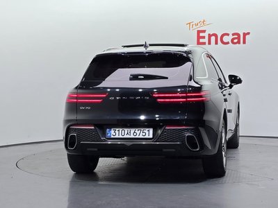 صورة 3 لـ 2022 Genesis GV70