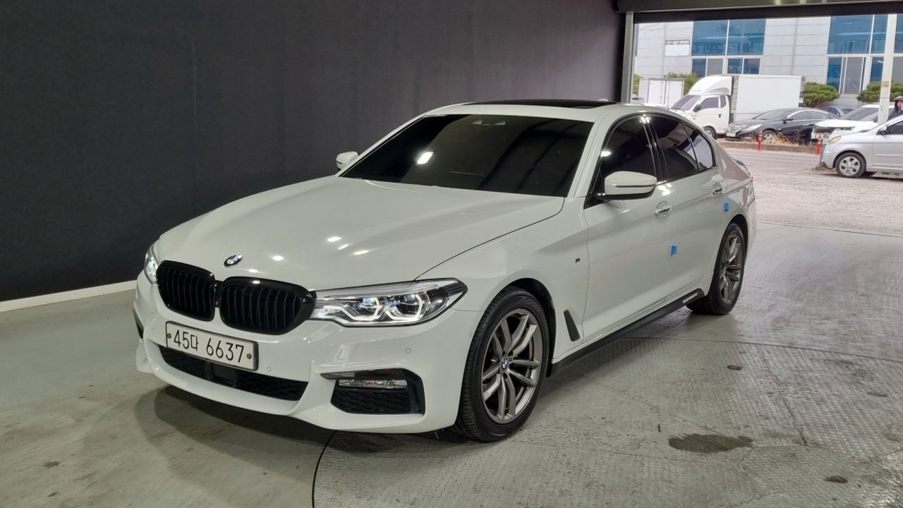 BMW 5 SERIES - View 1