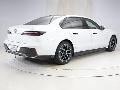 BMW I7 - 9