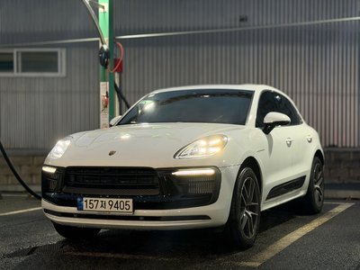 PORSCHE MACAN - 1