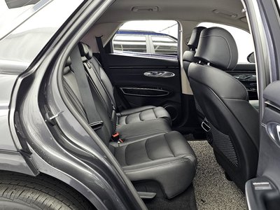 2021 Genesis GV70 — миниатюра 18