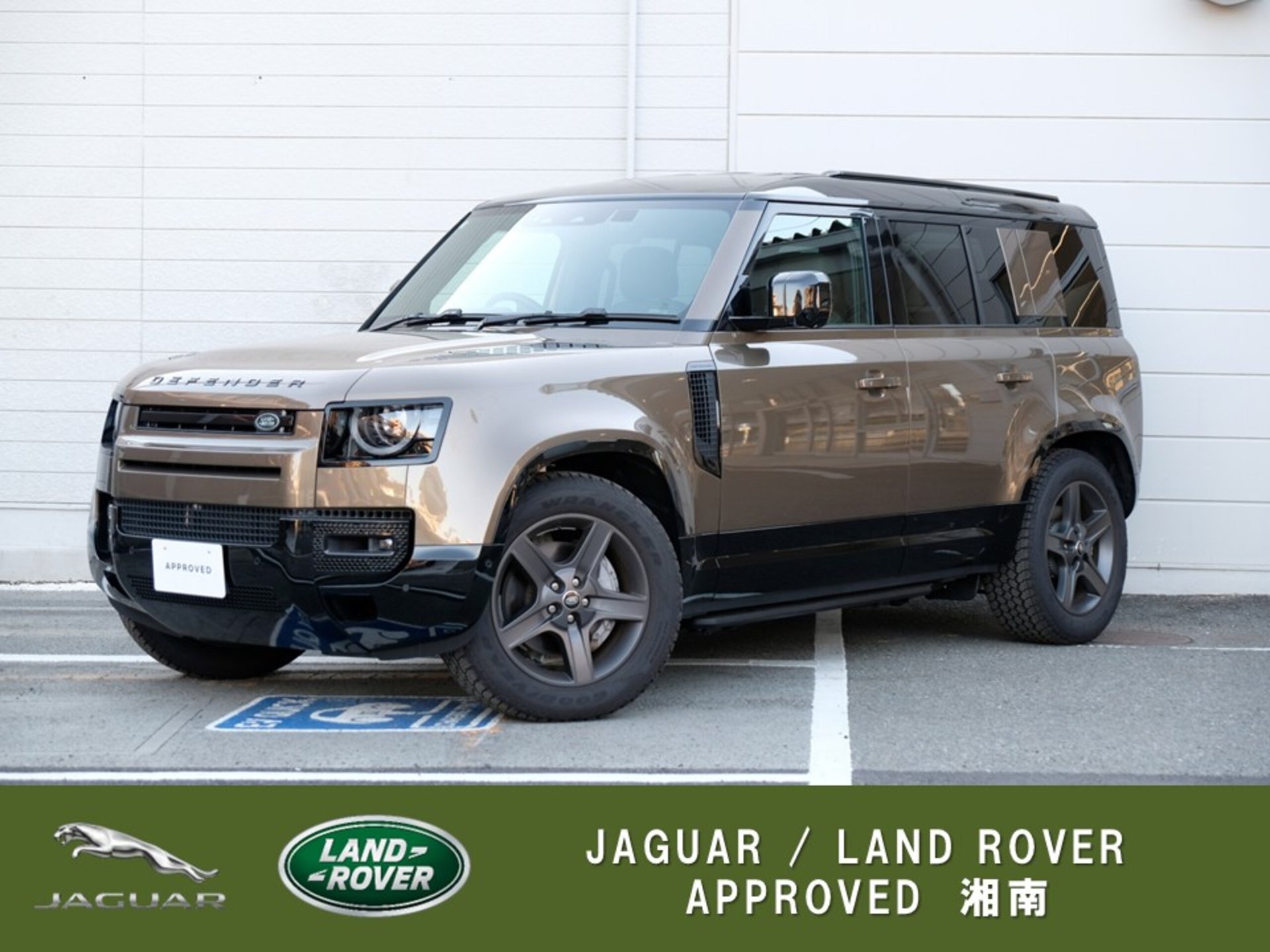 LAND ROVER DEFENDER - View 1