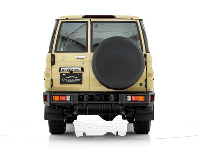 TOYOTA LAND CRUISER 70 - 7
