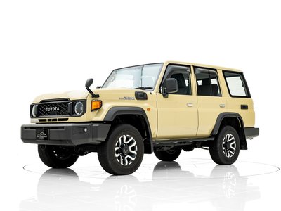 TOYOTA LAND CRUISER 70 - 4