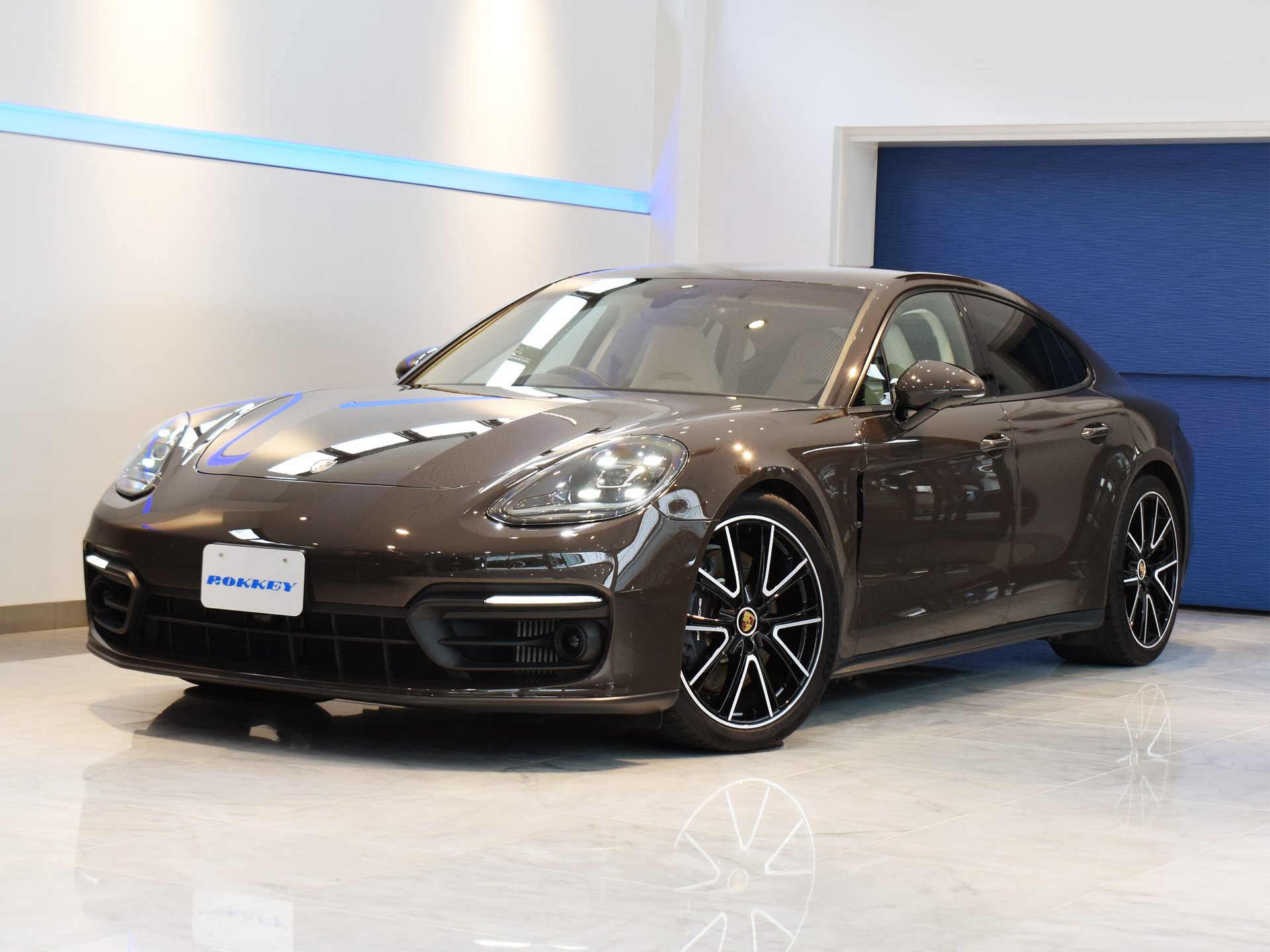 PORSCHE PANAMERA - View 1
