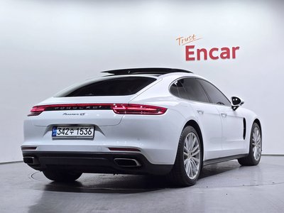 PORSCHE PANAMERA - 3