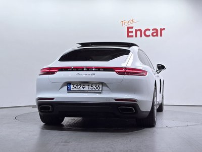 PORSCHE PANAMERA - 4