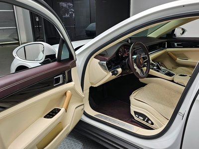 PORSCHE PANAMERA - 10