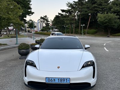 2021 Porsche TAYCAN 照片 2