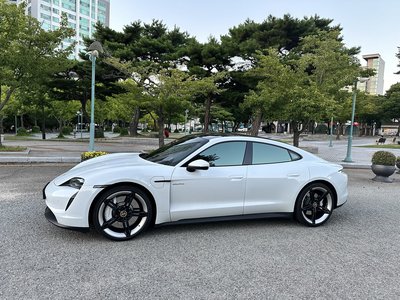 2021 Porsche TAYCAN 照片 1