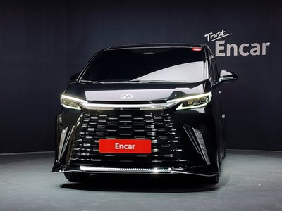 صورة 2 لـ 2024 Lexus LM