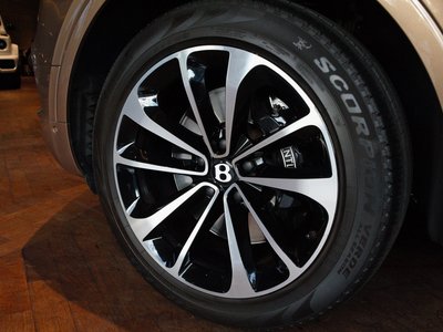 BENTLEY BENTAYGA - 6