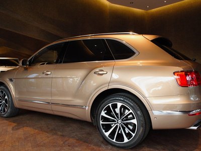 BENTLEY BENTAYGA - 7