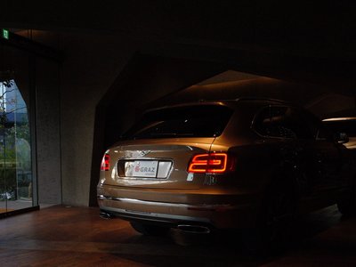 BENTLEY BENTAYGA - 4