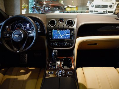 BENTLEY BENTAYGA - 3
