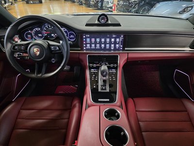 2023 Porsche PANAMERA photo 9