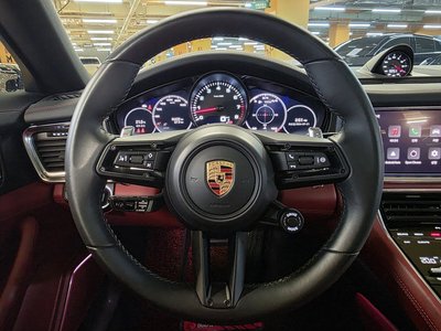 2023 Porsche PANAMERA photo 8