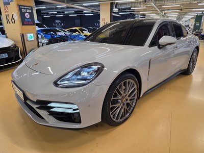 2023 Porsche PANAMERA photo 3