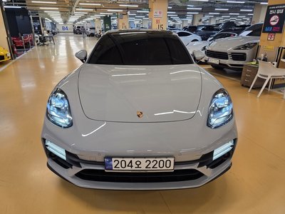 2023 Porsche PANAMERA photo 1