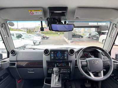 TOYOTA LAND CRUISER 70 - 9