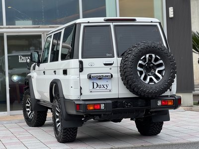 TOYOTA LAND CRUISER 70 - 8