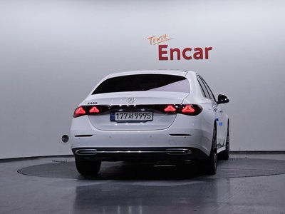 MERCEDES-BENZ E-CLASS - 3