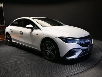 2025 Mercedes-BENZ EQE AMG 照片 3
