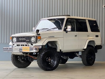 TOYOTA LAND CRUISER 70 - 1