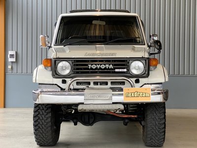 TOYOTA LAND CRUISER 70 - 9