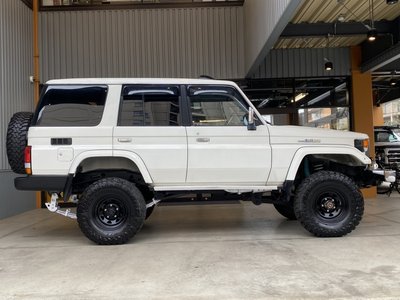 TOYOTA LAND CRUISER 70 - 10