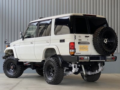 TOYOTA LAND CRUISER 70 - 3
