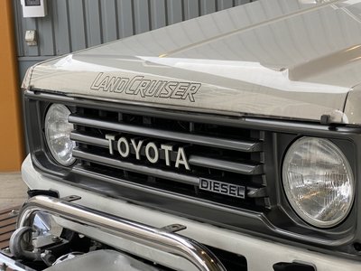 TOYOTA LAND CRUISER 70 - 7